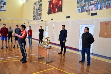 В Моргаушском районе проходит чемпионат района по волейболу среди мужских команд