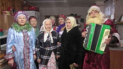 Поздравление на дому - "Вдоль по улице метелица метёт"