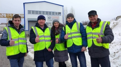 В Чебоксарах полицейские дарят водителям световозвращающие жилеты