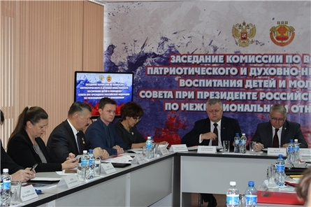 Заместитель председателя комиссии по вопросам патриотического и духовно-нравственного воспитания детей и молодежи Совета при Президенте РФ Сергей Кандыбович: «Здесь растят  настоящих патриотов  нашей  Родины..»